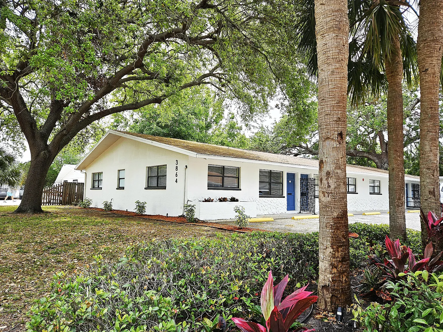 2 bed, 953 sqft, $1,949 — Photo 2