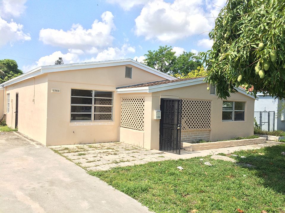 1st image of 1366 NE 178th St