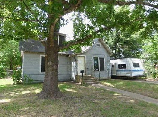 3rd image of 704 Pine St