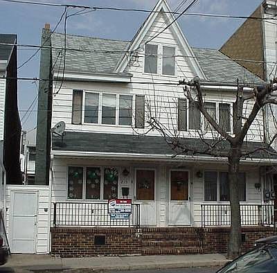 1st image of 215 W Cherry St