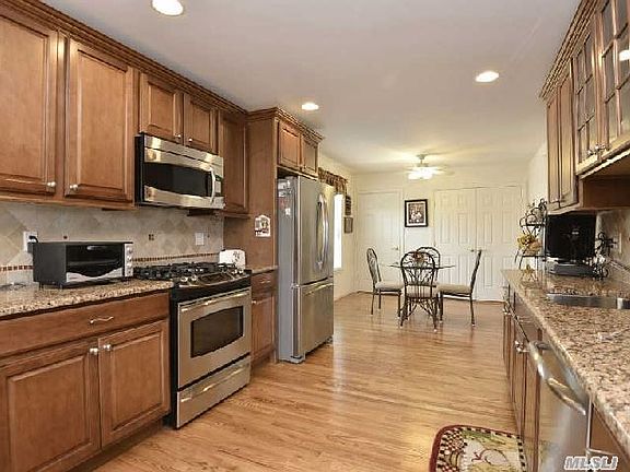3rd image of 267 Pond Cir