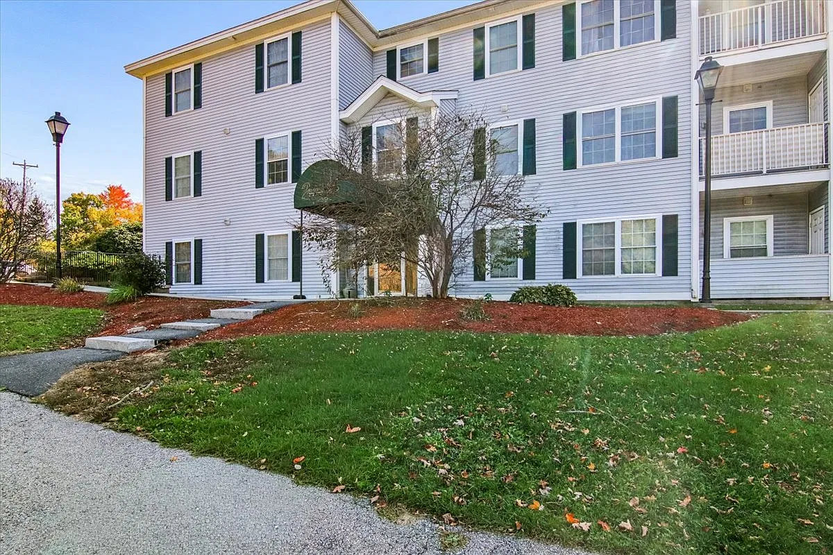 3 bed, 1000 sqft, $2,425 — Photo 1