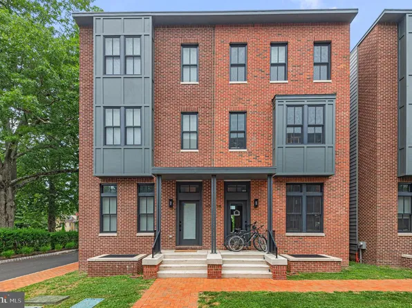 117 Thornton Ln, Newtown, PA 18940