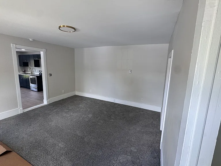 900 N Porter St — Photo 5