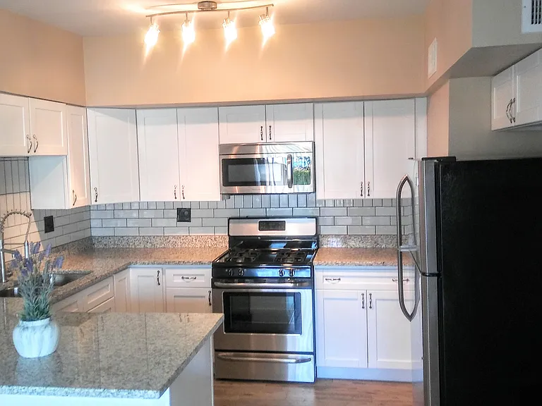 1939 E Missouri Ave #9 — Photo 35