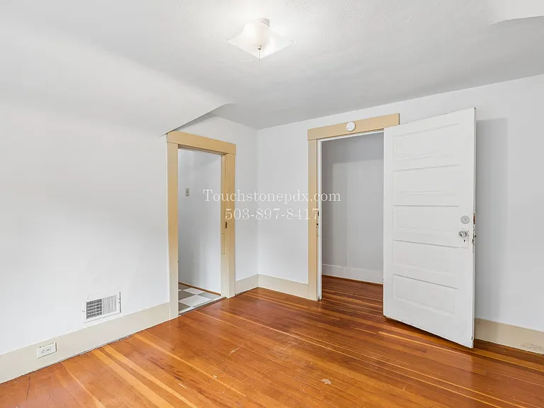 4315-4317 N Gantenbein Ave — Photo 23