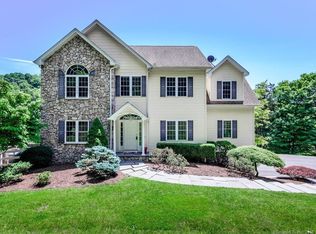16 Fair Oaks Cir, New Milford, CT 06776