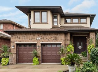 17 W Armitage Ave, Villa Park, IL 60181