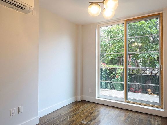 5th image of 379 Sumpter St #1HH