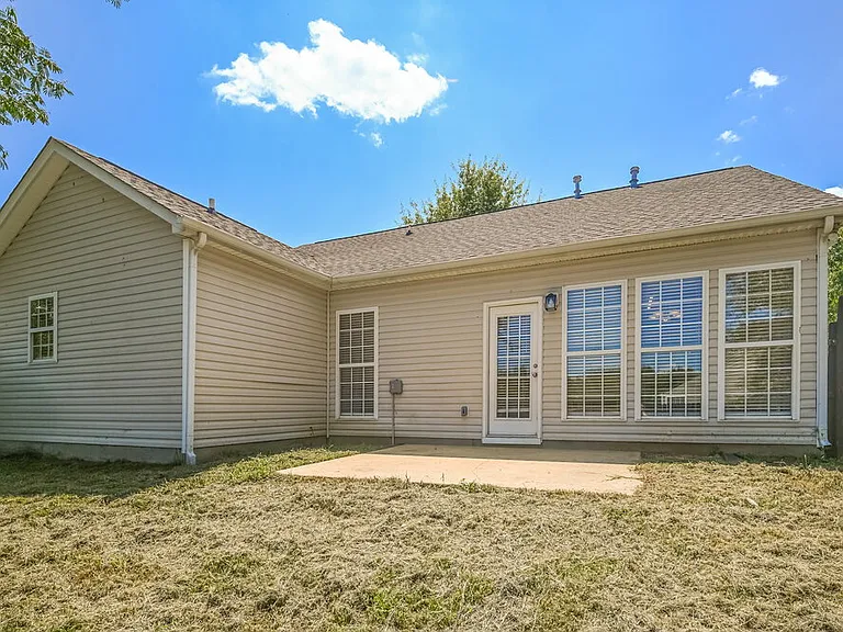 8704 Rozumny Dr — Photo 16