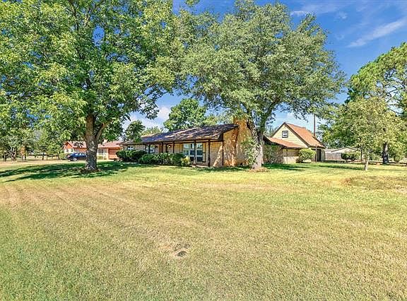 4th image of 15 Randell Terrace Dr