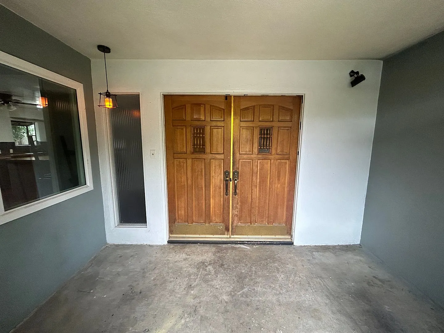Entertainers Paradise in SW Bakersfield 3 Bed/3 Bath w/ Pool, Solar & Deposit Alternative Option — Photo 3