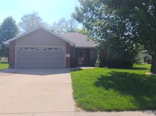 2913 N Belvedere Ave, Fremont, NE 68025