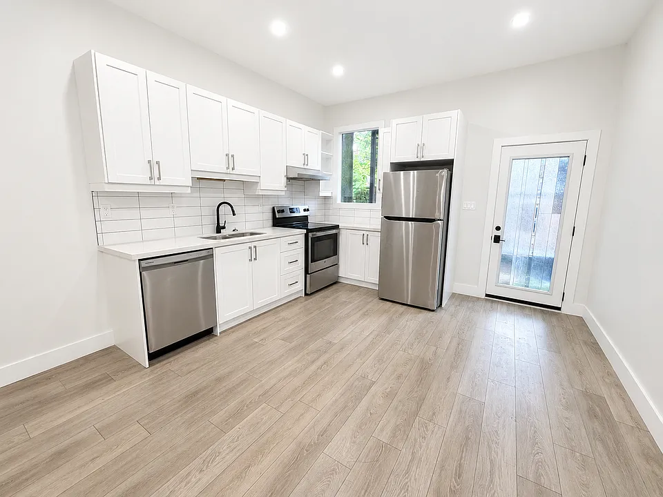 482 King William St