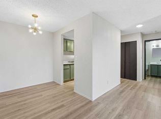 1113 E 37th St SW #305, Calgary, AB T3C 1S5