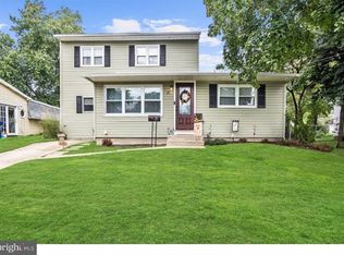 35 Indian Queen Ln, Maple Shade, NJ 08052