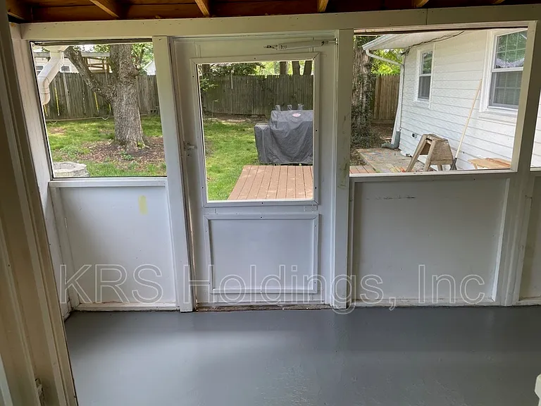 8011 Beckner Ct — Photo 15