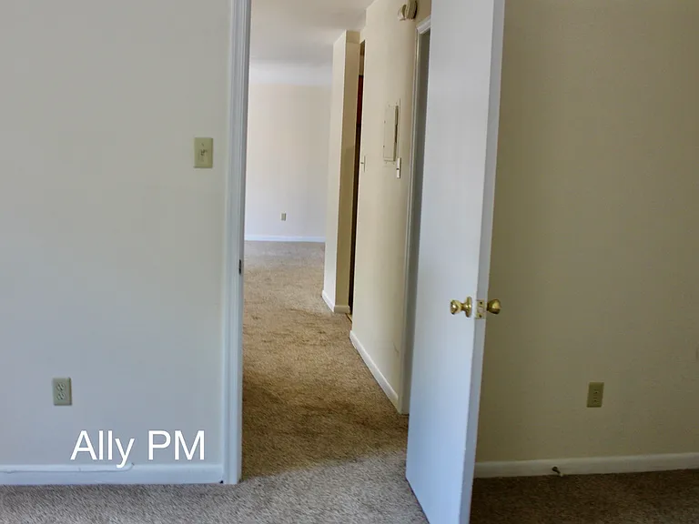 545 Burgoyne Rd #11-1 — Photo 9