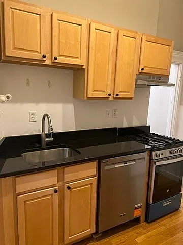 1 bed, 1.0 bath, 330 sqft, $2,195 — Photo 1