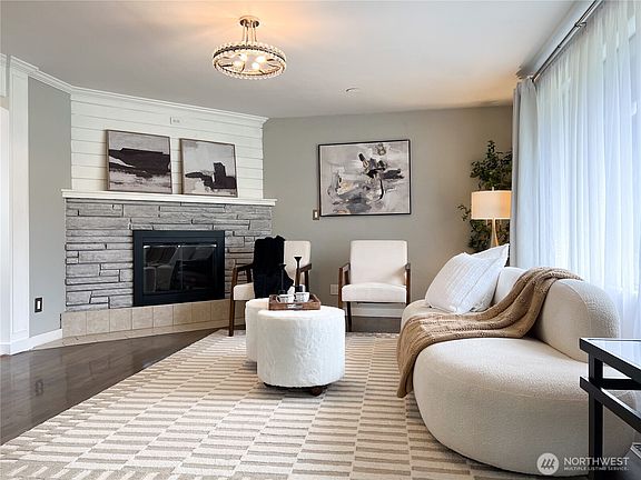 2nd image of 811 Hilltop Avenue