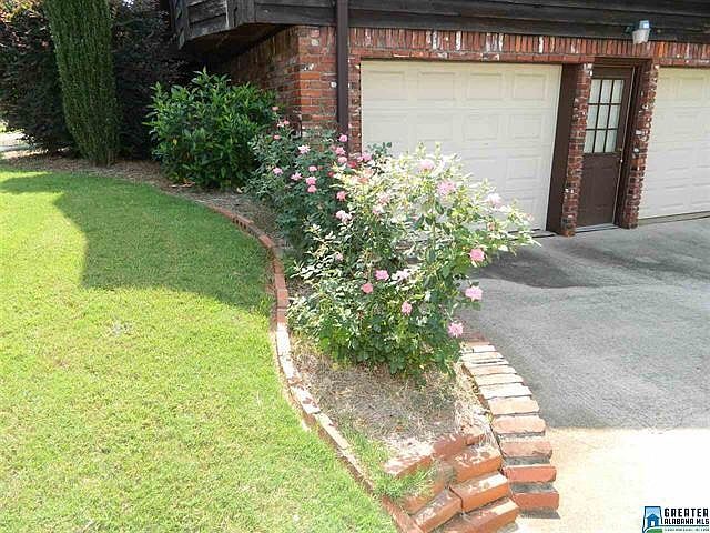 2nd image of 1917 Carlisle Dr