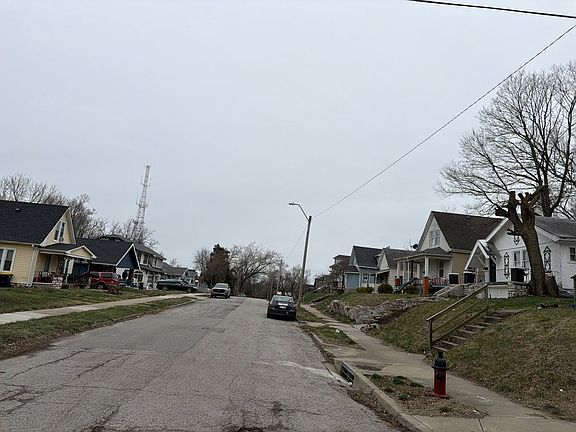 4th image of 2525 Quincy Ave