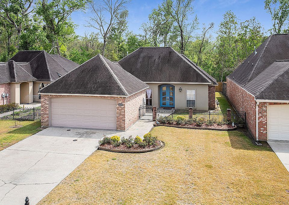 1st image of 41099 Garden Ct
