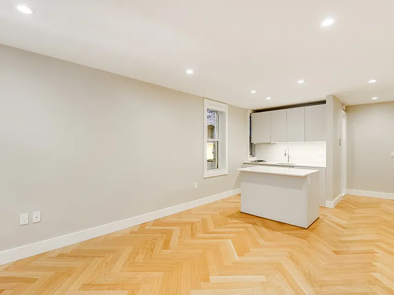 225 W 23rd St #2252R — Photo 5