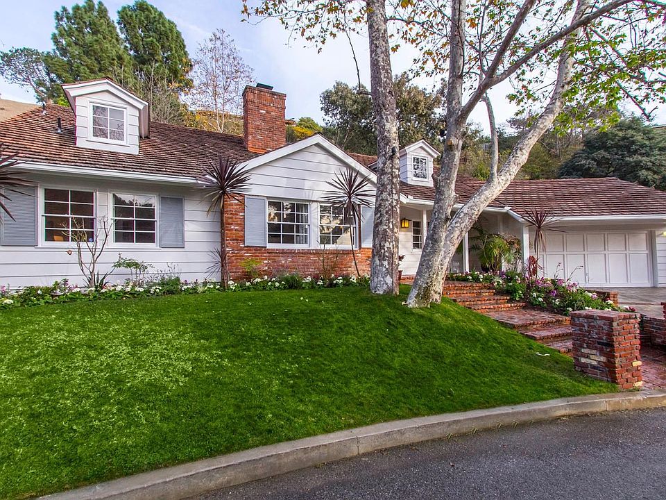 1st image of 1220 Las Lomas Pl