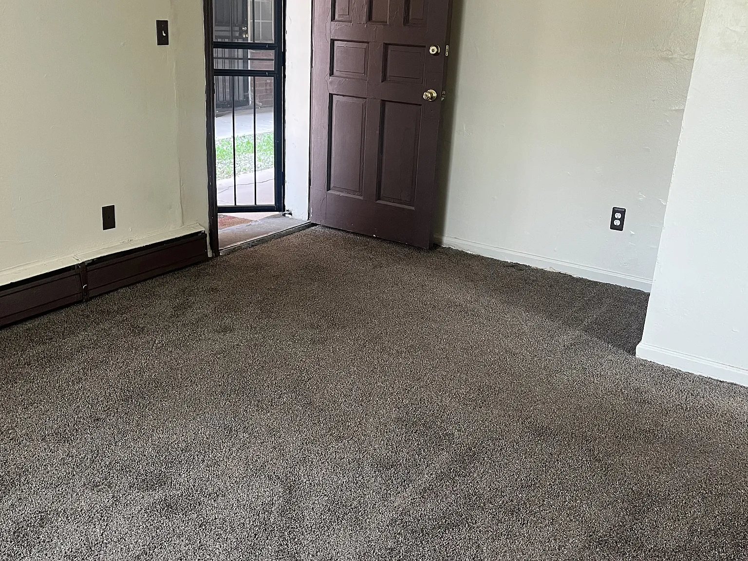 13310 Plymouth Rd - 23#01 — Photo 2