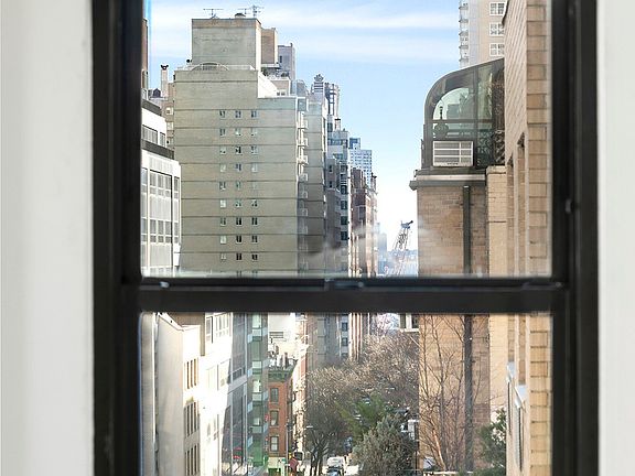 4th image of 140 E 56th St APT 12F