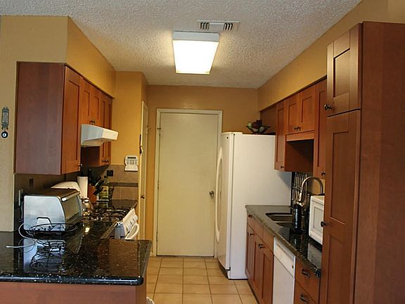 5th image of 13414 Agarita Ln
