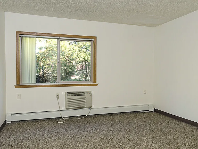 1119 Roseland Dr — Photo 26