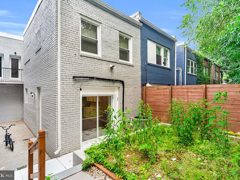 1505 W St SE #1 — Photo 21