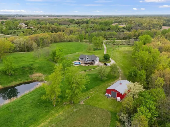 16202 W Cottonwood Rd, Elmwood, IL 61529