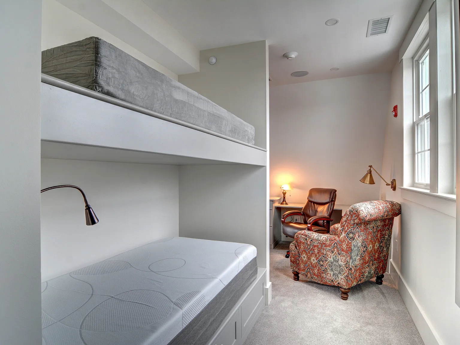 1 bed, 400 sqft, $1,250 — Photo 2