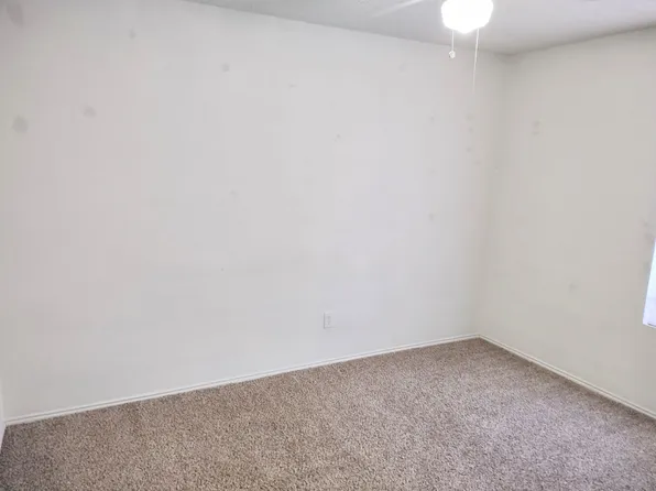 108 Maned Dr, Sanger, TX 76266