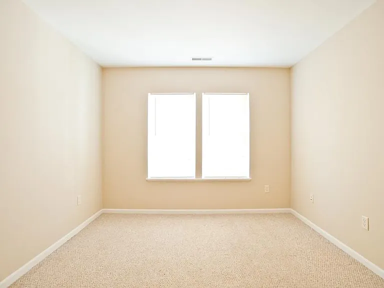 3255 N Oakland Ave #UPPER — Photo 19