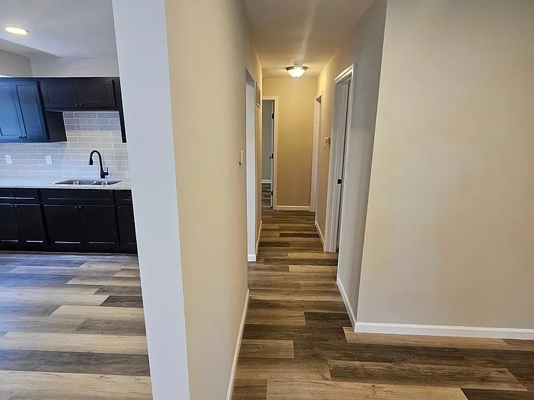 120 Perthshire Rd — Photo 10