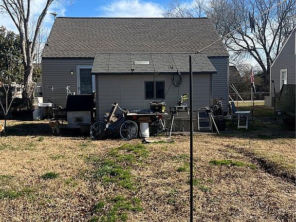 5th image of 1135 Jasmine St