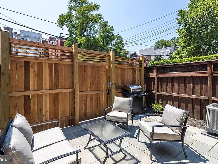 1318 Kenyon St NW — Photo 12