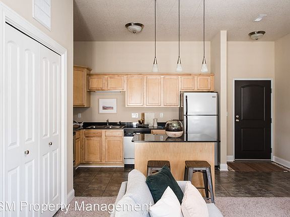 2nd image of 119 Crystal St Unit 105