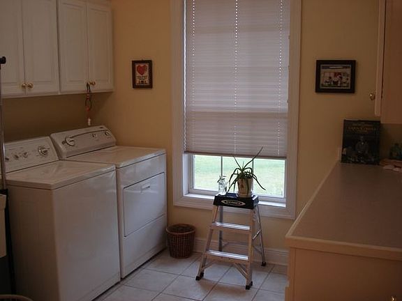 5th image of 5041 Laura Ln