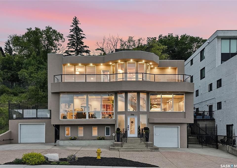 1st image of 306 Saskatchewan CRESCENT E