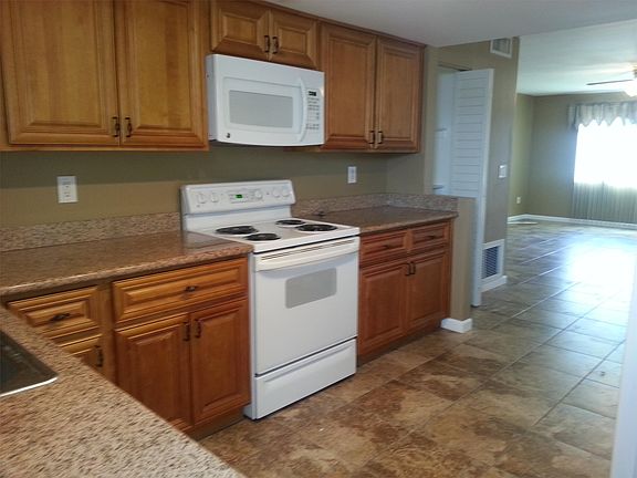 3rd image of 3301 W Loma Ln Unit 2