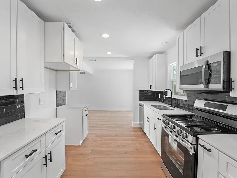 10746 Cotillion Dr — Photo 25