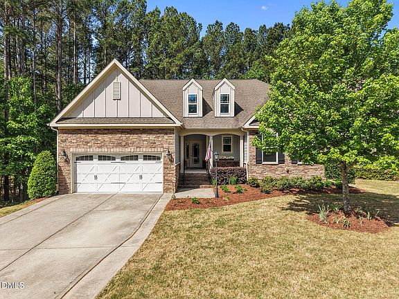 2nd image of 353 Autumn Chase