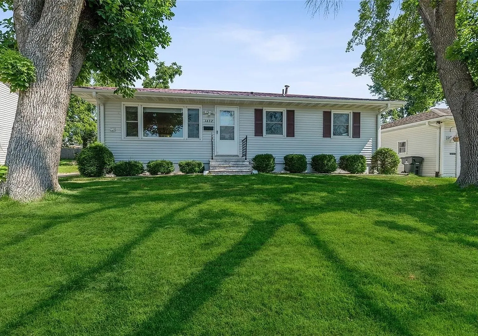 1632 47th St NE Cedar Rapids, IA — Photo 1