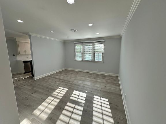 5th image of 15127-37 Dickens St #15129-F