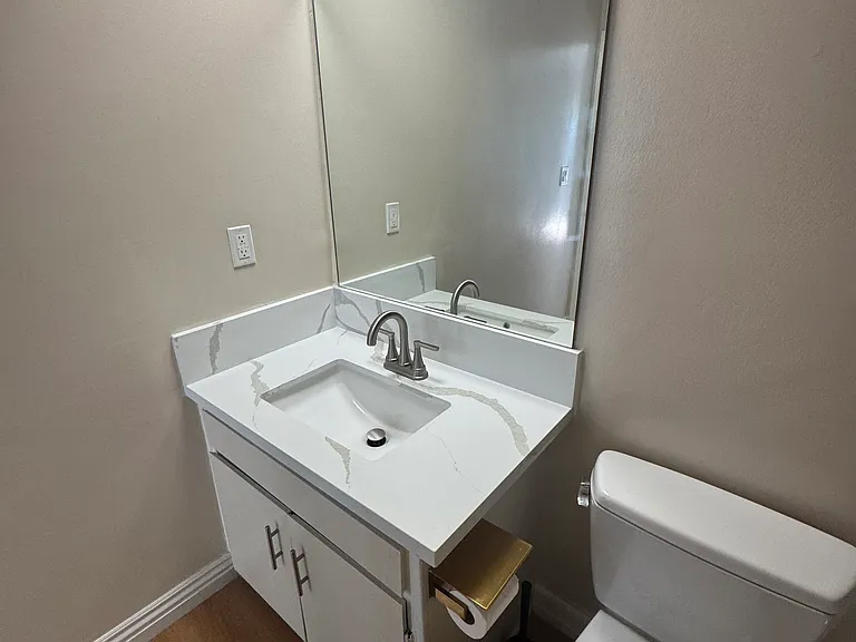 1040 N Laurel Ave #9 — Photo 9